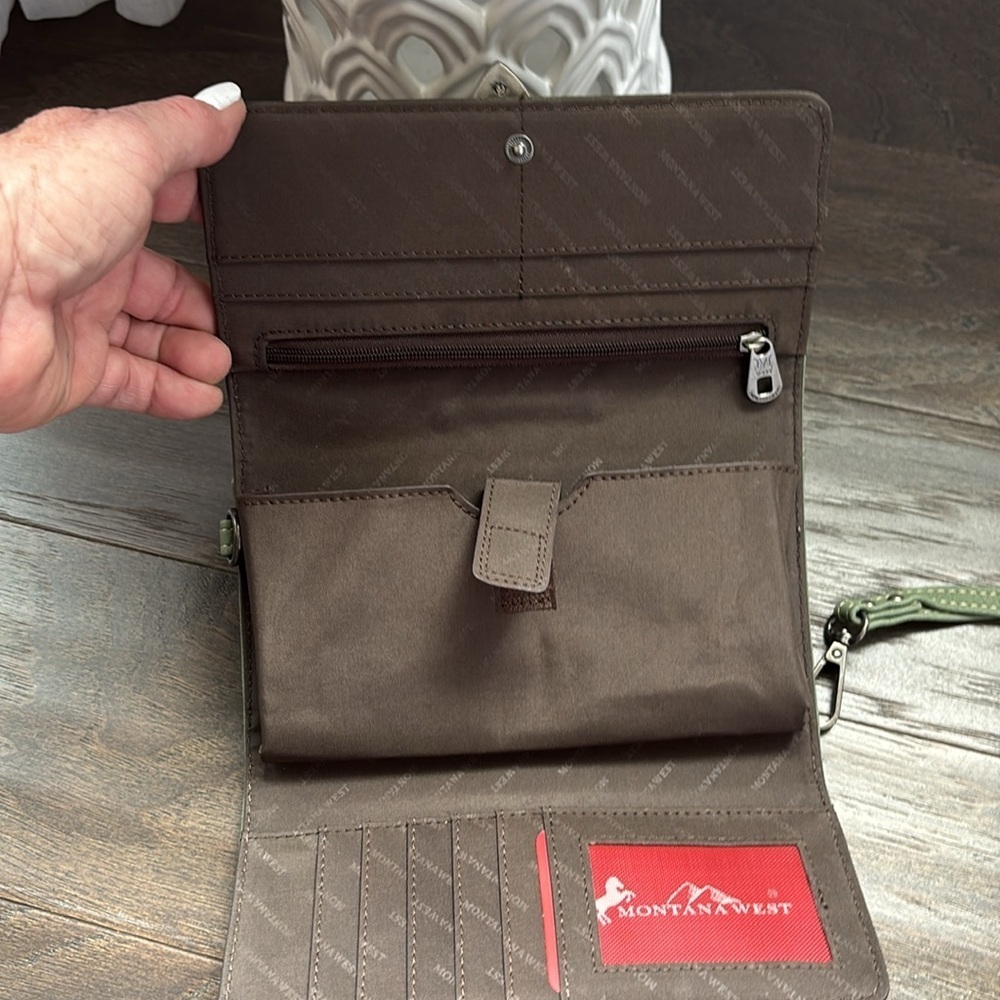 Montana West embroidered trifold wristlet/wallet,card/phone/zip compartments - Picture 5 of 15